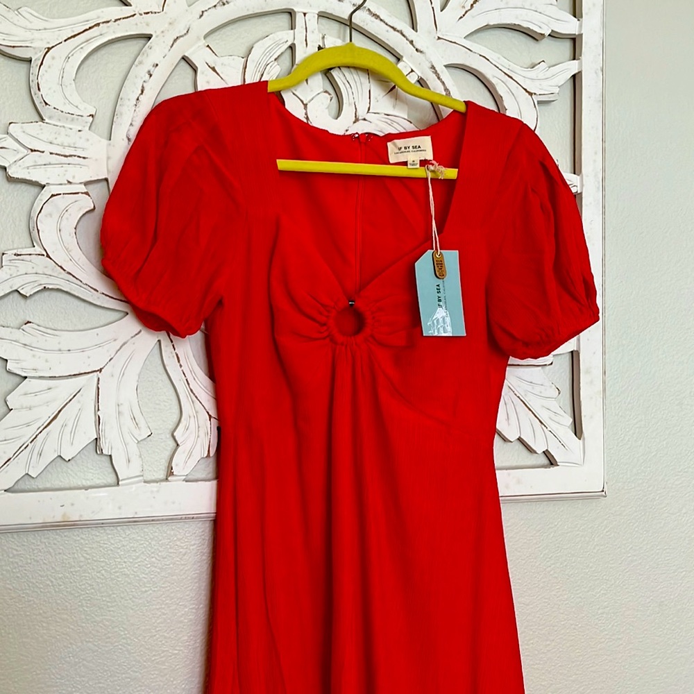 Red keyhole puff sleeve midi dress